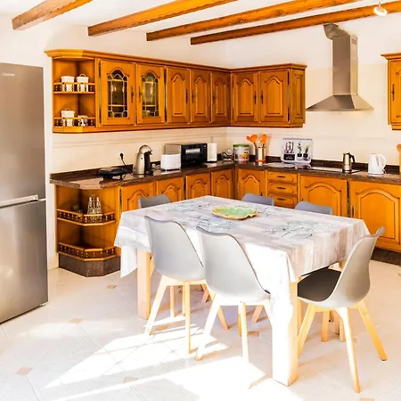 Live Caletillas Taunus Pool Канделария